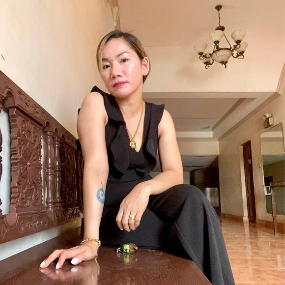 Meet your Posher, Liza - Picture 2 of 3